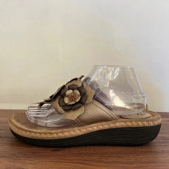 Clark Artisan Sz 9.5 Beaded Floral Metallic Platform Sandals Thongs Boho Femme - Picture 4 of 15